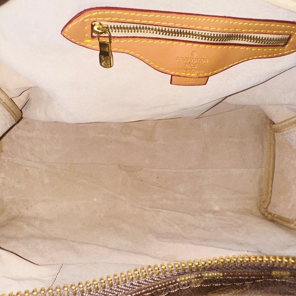 A new barely use Louis Vuitton bag - Picture 7 of 7